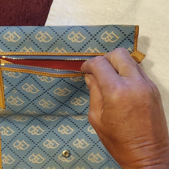 AUTHENTIC D&B MATCHING WALLET - Picture 5 of 5